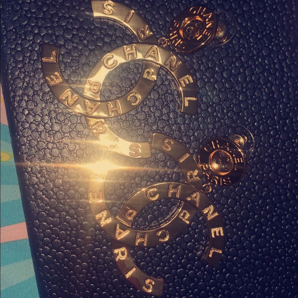Gold earrings ! 🤩